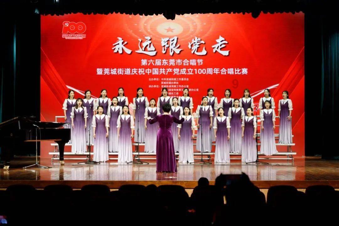 各位觉得图二和图三哪个更适合印在黑色卫衣上?游戏画面