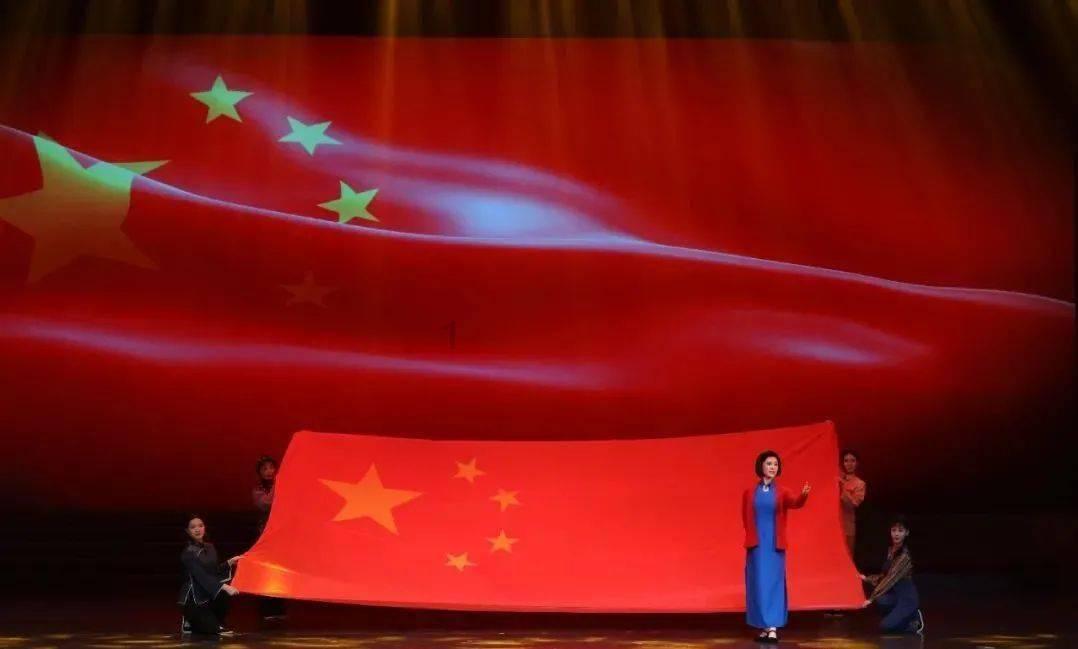 28岁富婆网红“小鹿”疑似产后抑郁!控诉父亲是NPD,母亲是伥鬼